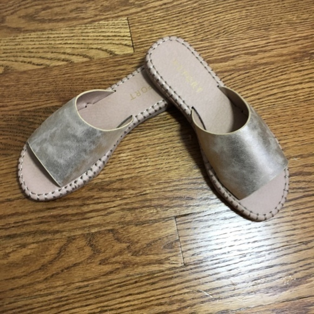 New Report gold faux leather sandals slides 7.5M